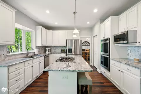Kitchen - 17001 Yellowstone Dr, Eagle River, AK 99577 photo 4 of 6
