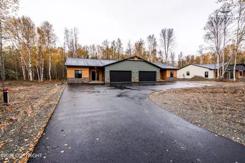 7472 N Paw St, Wasilla, AK 99654