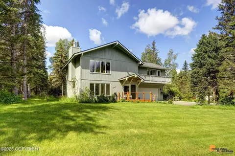 10010 Lone Tree Dr, Anchorage, AK 99507