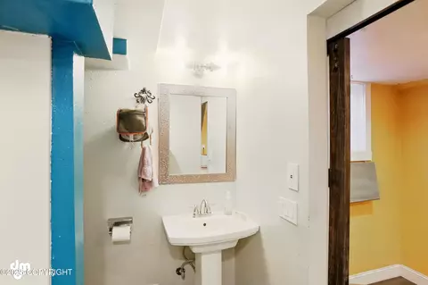 Bath - 3401 Lois Dr, Anchorage, AK 99517 photo 3 of 3