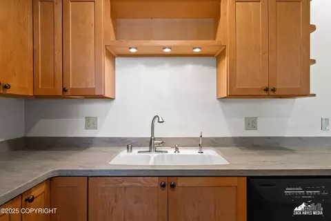 2044 Stonegate Cir, Anchorage, AK 99515 photo 21