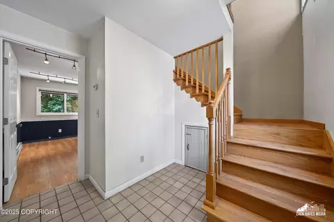 2044 Stonegate Cir, Anchorage, AK 99515 photo 3