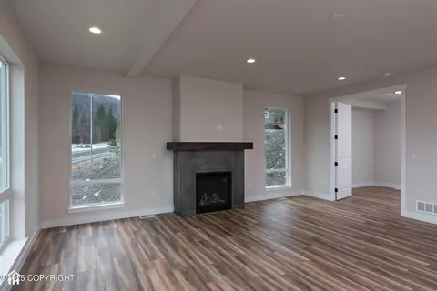 Living - 17939 Yellowstone Dr, Eagle River, AK 99577 photo 3 of 4