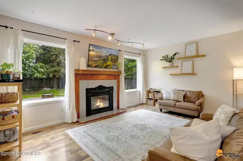 3941 Eric Cir, Anchorage, AK 99507