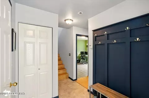 Entry Way - 5577 Sapphire Loop, Anchorage, AK 99504 photo 3 of 9