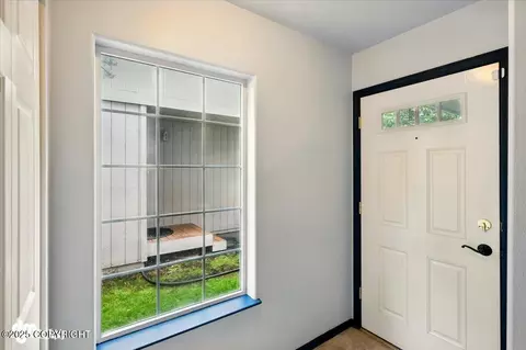 Entry Way - 5577 Sapphire Loop, Anchorage, AK 99504 photo 1 of 9