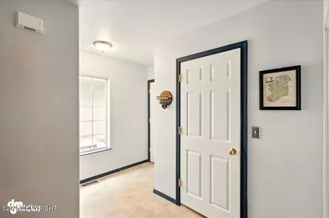 Entry Way - 5577 Sapphire Loop, Anchorage, AK 99504 photo 4 of 9