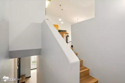 Entry Way - 5577 Sapphire Loop, Anchorage, AK 99504 photo 6 of 9