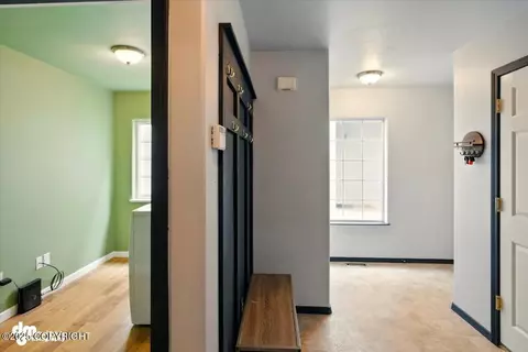 Entry Way - 5577 Sapphire Loop, Anchorage, AK 99504 photo 5 of 9