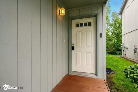 Entry Way - 5577 Sapphire Loop, Anchorage, AK 99504 photo 9 of 9