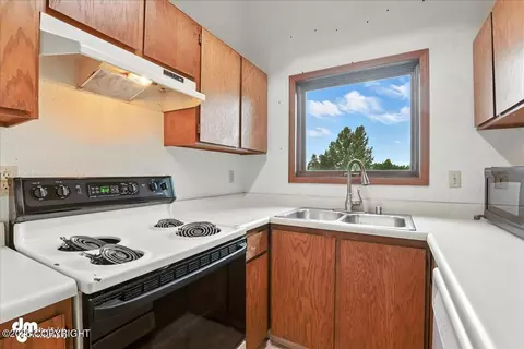 Kitchen - 3681 E 20th Ave, Anchorage, AK 99508 photo 2 of 3