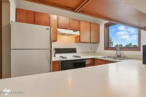 Kitchen - 3681 E 20th Ave, Anchorage, AK 99508 photo 1 of 3