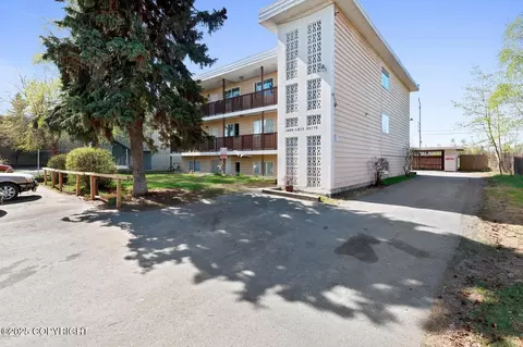 3608 Lois Dr, Anchorage, AK 99517