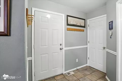 Entry Way - 22471 Centurion Dr, Chugiak, AK 99567 photo 2 of 4