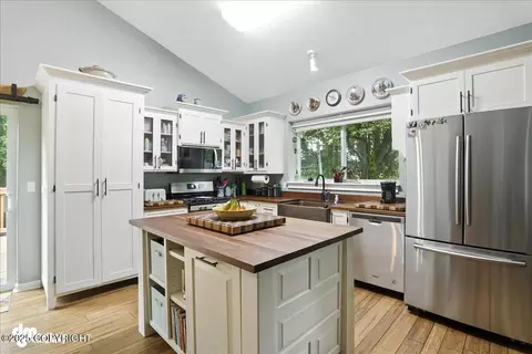 Kitchen - 22471 Centurion Dr, Chugiak, AK 99567 photo 5 of 5