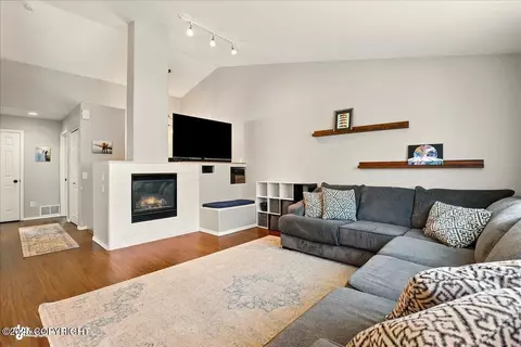 207 Dailey Ave # 7, Anchorage, AK 99515