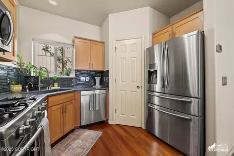 Kitchen - 2159 W 29th Ave # 7, Anchorage, AK 99517 photo 3 of 5