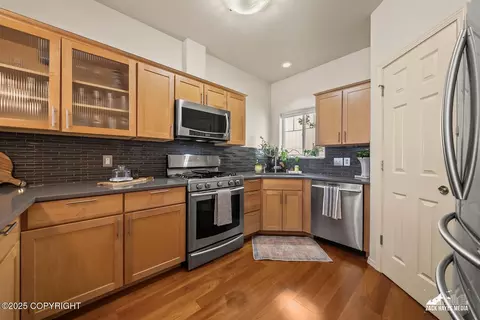 Kitchen - 2159 W 29th Ave # 7, Anchorage, AK 99517 photo 2 of 5