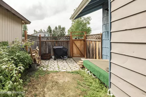 8551 E 4th Ave, Anchorage, AK 99504 photo 3