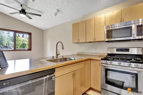 Kitchen - 1989 Commodore Dr, Anchorage, AK 99507 photo 4 of 4