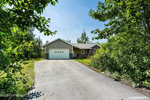 8581 S Yankee Cir, Wasilla, AK 99623