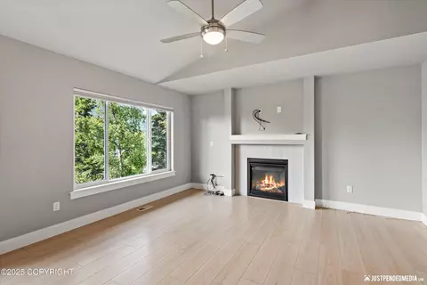 Living - 20218 Eagles Nest Ct, Eagle River, AK 99577 photo 2 of 6