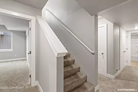 Entry Way - 20218 Eagles Nest Ct, Eagle River, AK 99577 photo 2 of 4