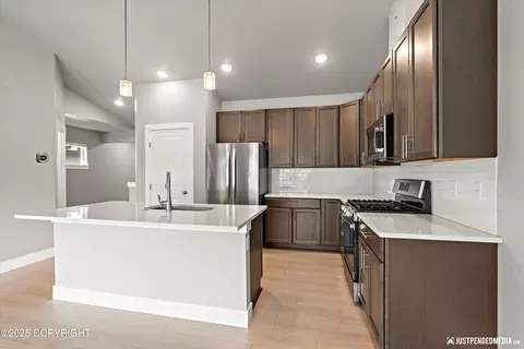 Kitchen - 20218 Eagles Nest Ct, Eagle River, AK 99577 photo 2 of 4