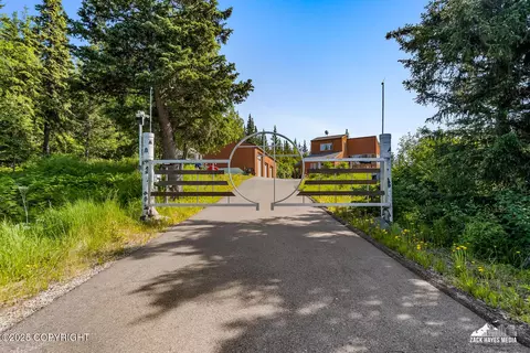 11411 Snowline Dr, Anchorage, AK 99507