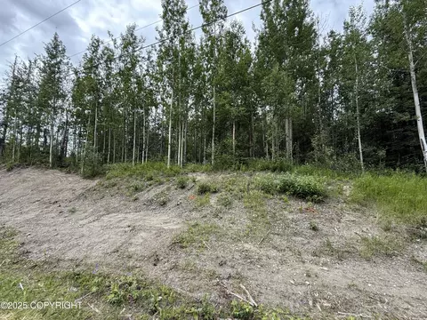 1060 N Hickory St, Wasilla, AK 99645