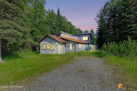 9025 W Alice Ann Ln, Wasilla, AK 99654