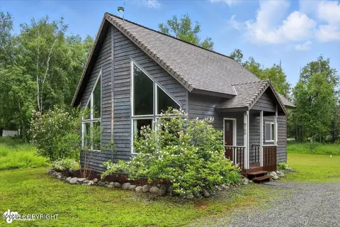 8100 N Lucky Shot Ln, Palmer, AK 99645
