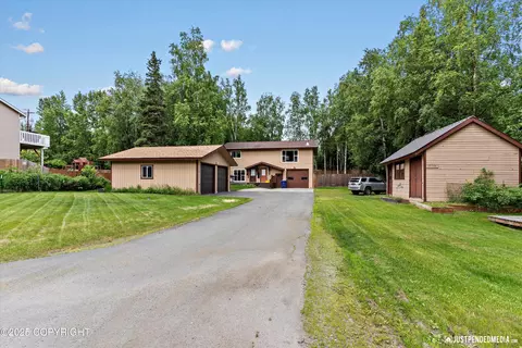 10706 Whimbrel Dr, Anchorage, AK 99507