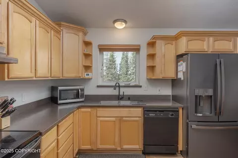 Kitchen - 2578 Kalispell Loop, North Pole, AK 99705 photo 2 of 5