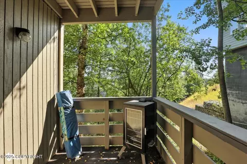 Exterior - 1210 E 16th Ave # 4, Anchorage, AK 99501 photo 3 of 10