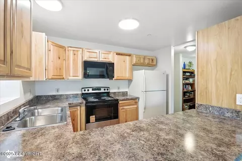 Kitchen - 1210 E 16th Ave # 4, Anchorage, AK 99501 photo 3 of 3