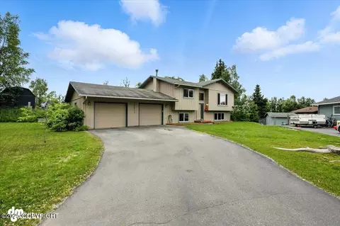 18033 Teklanika Dr, Eagle River, AK 99577