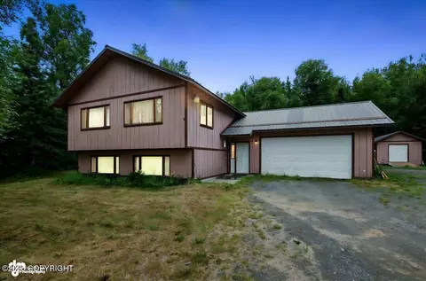 10135 E Strand Dr, Palmer, AK 99645