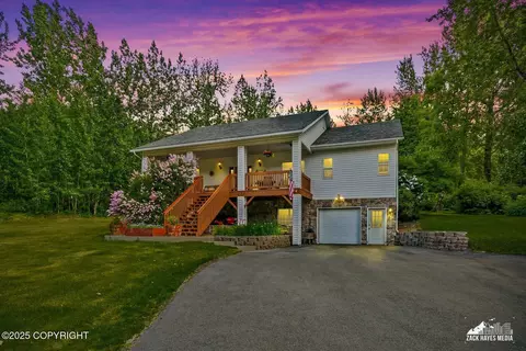 1745 N Lazy Ln, Palmer, AK 99645