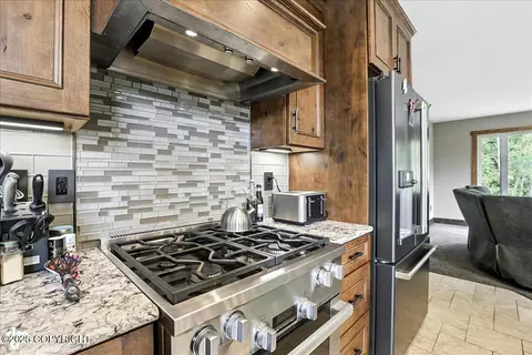 Kitchen - 27628 Paramount Dr, Eagle River, AK 99577 photo 3 of 7
