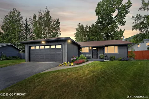 9819 Chatham Cir, Eagle River, AK 99577