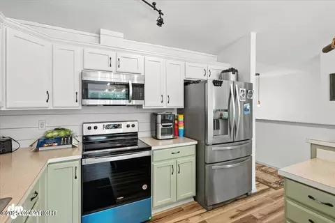 Kitchen - 20884 Trailhead Ave, Eagle River, AK 99577 photo 2 of 4