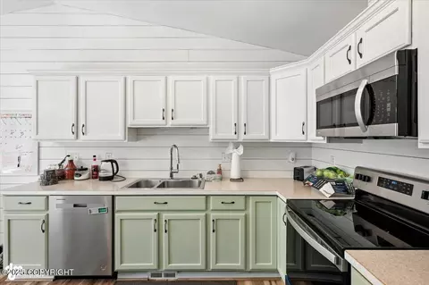 Kitchen - 20884 Trailhead Ave, Eagle River, AK 99577 photo 3 of 4