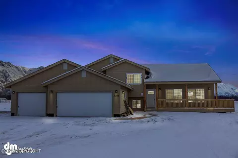 8850 E Honey Bear Cir, Palmer, AK 99645