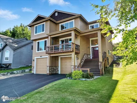 1677 Circlewood Dr, Anchorage, AK 99516