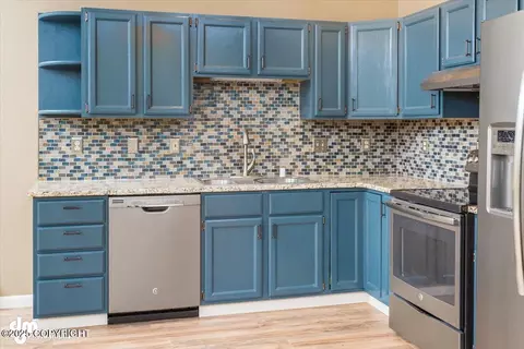 Kitchen - 18644 Eaglewood Loop, Eagle River, AK 99577 photo 3 of 3