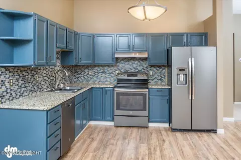 Kitchen - 18644 Eaglewood Loop, Eagle River, AK 99577 photo 2 of 3