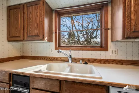 Kitchen - 1521 Cache Dr, Anchorage, AK 99507 photo 4 of 6