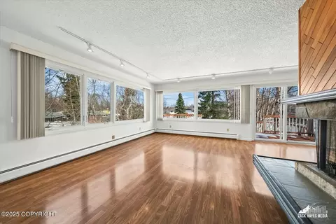 Living - 1521 Cache Dr, Anchorage, AK 99507 photo 2 of 4