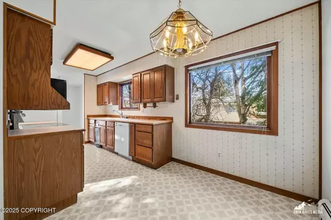 Kitchen - 1521 Cache Dr, Anchorage, AK 99507 photo 5 of 6